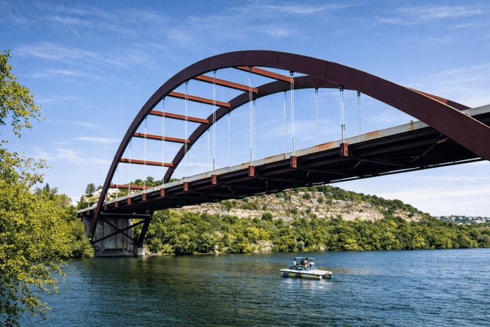 Tied arch bridge